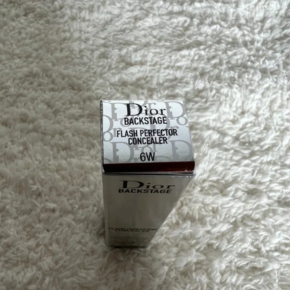 DIOR BACKSTAGE FLASH PERFECTOR CONCEALER- 6W - Picture 4 of 4